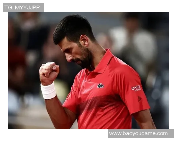 德约在法网赛场致敬足球明星感谢他们的支持与鼓励